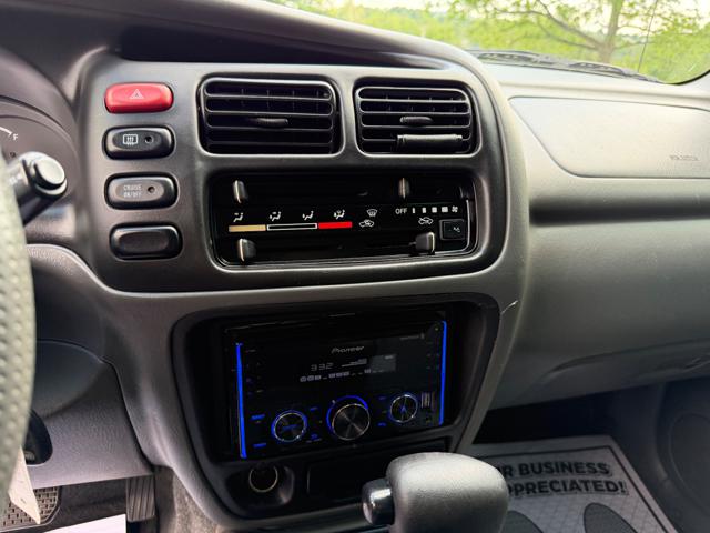 2002 Chevrolet Tracker 4-Door Hardtop 2WD