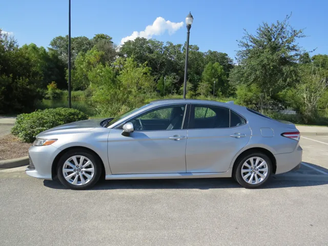 2019 Toyota Camry LE photo 20