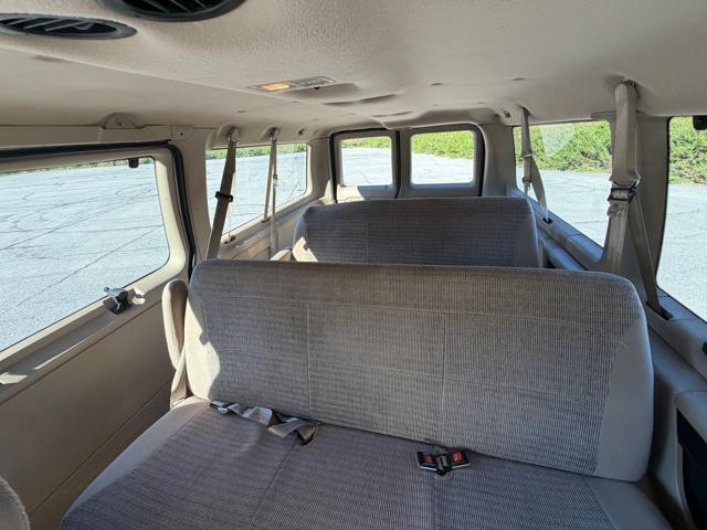 2001 Ford Econoline Wagon E-150 XLT