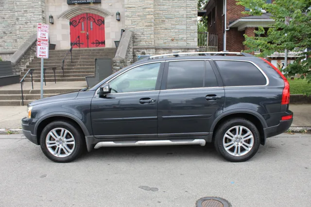 2010 Volvo XC90 AWD photo 9