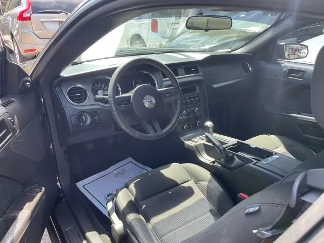 2010 Ford Mustang GT - Photo 6