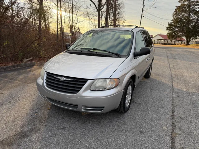 2006 Chrysler Town & Country Base