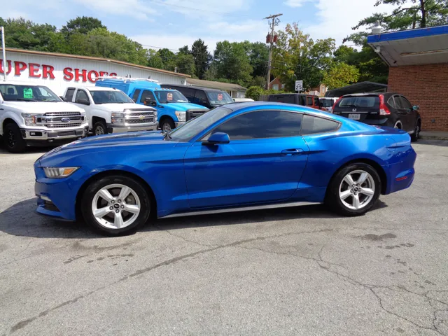 2017 Ford Mustang V6 photo 4