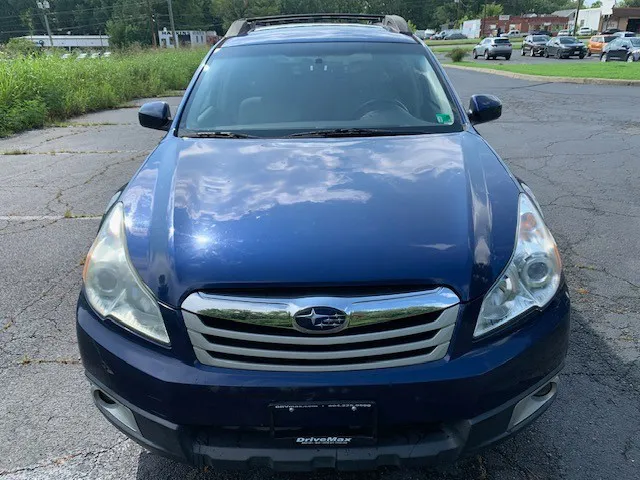 2010 Subaru Outback Premium 2.5i photo 2