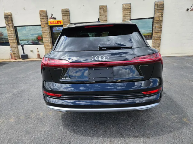 2019 Audi e-tron Premium Plus photo 5