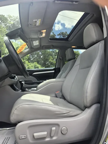 2017 Toyota Highlander XLE - Photo 17