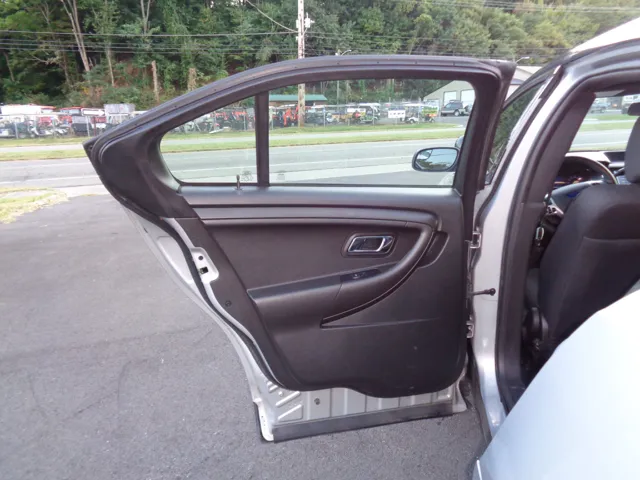 2016 Ford Taurus - Photo 11