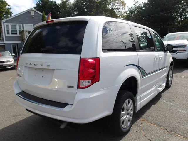 2015 Dodge Grand Caravan SE photo 2