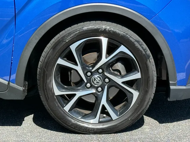 2021 Toyota C-HR XLE - Photo 19