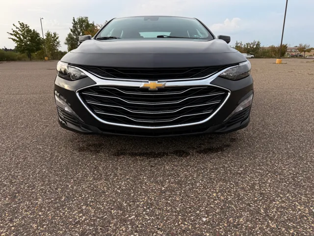 2023 Chevrolet Malibu 1LT photo 2