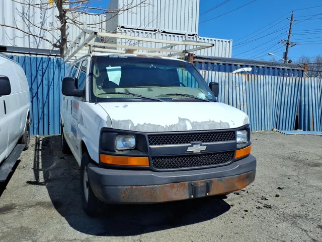 2005 Chevrolet Express 2500 Work Van HD's photo