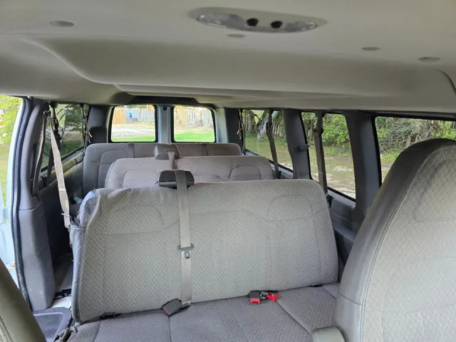 2016 Chevrolet Express Passenger LS - Photo 15