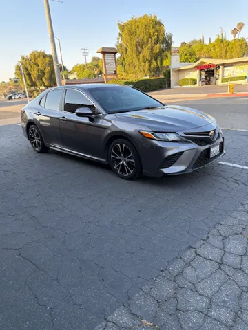 2019 Toyota Camry SE - Photo 15