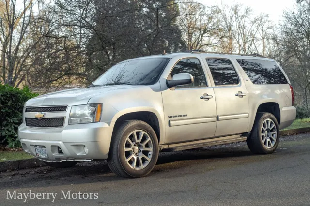 2011 Chevrolet Suburban LT's photo