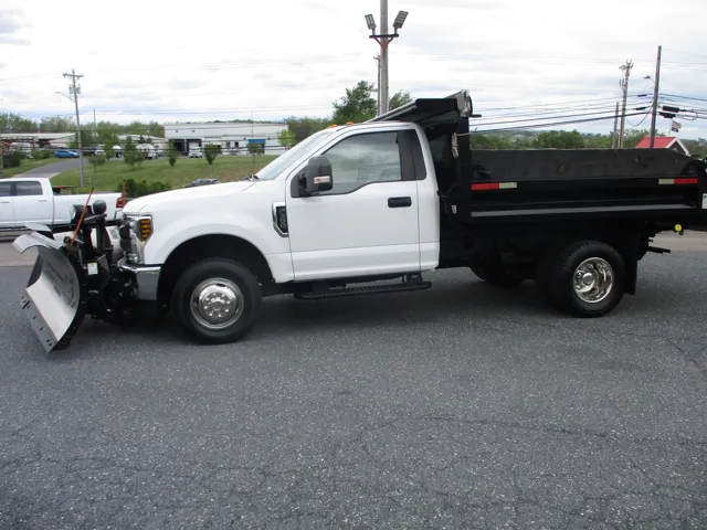 2019 Ford F-350 Super Duty Chassis Cab XL