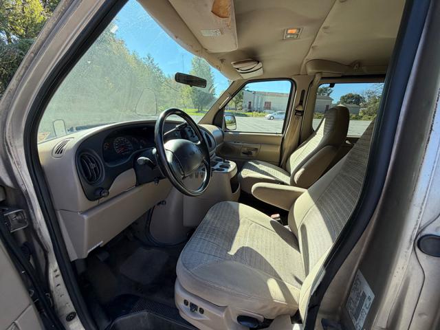 2001 Ford Econoline Wagon E-150 XLT