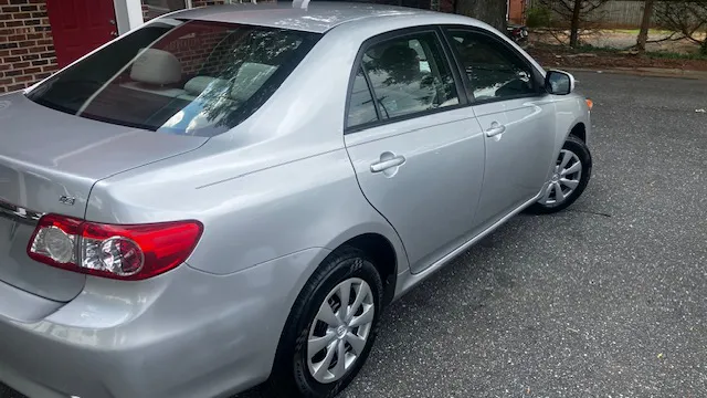 2011 Toyota Corolla LE - Photo 4