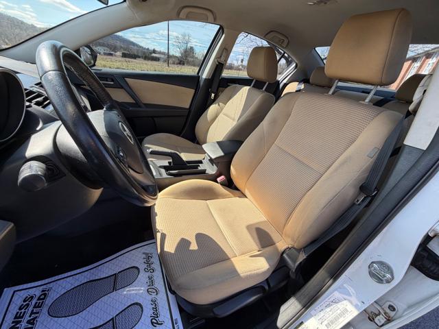 2012 Mazda MAZDA3 i Touring 4-Door