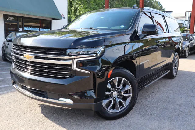 2023 Chevrolet Suburban 2WD 1500 LT's photo
