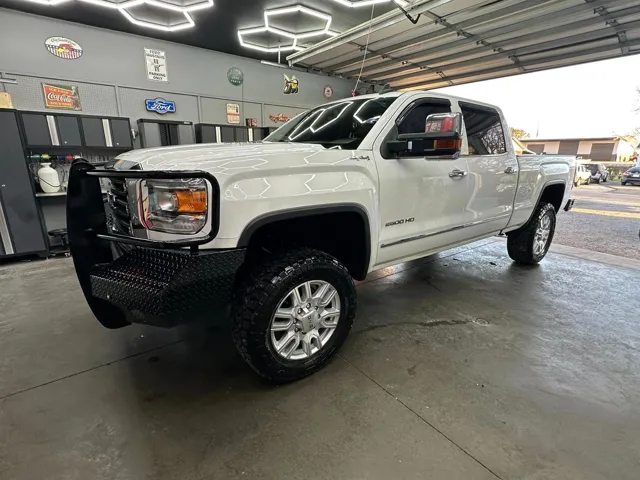 2015 GMC Sierra 4WD Crew Cab Short Box SLT's photo