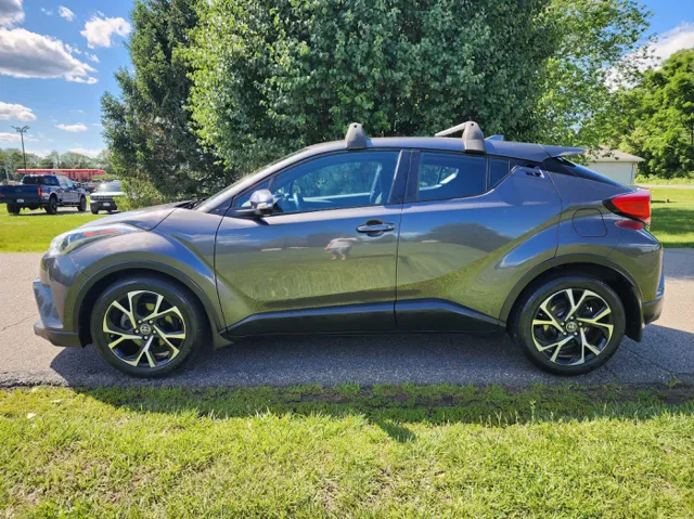 2018 Toyota C-HR XLE Premium's photo