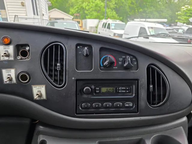 2005 Ford Econoline Van Commercial - Photo 31