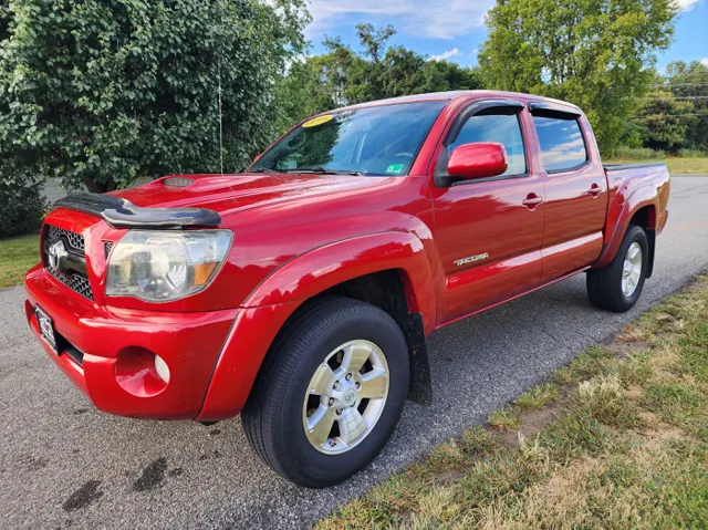 2011 Toyota Tacoma Double Cab V6 4x4 photo 2