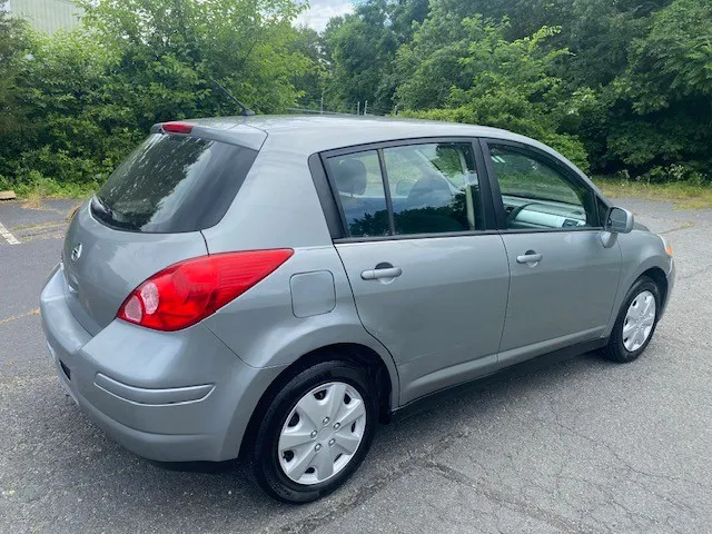 2011 Nissan Versa photo 4