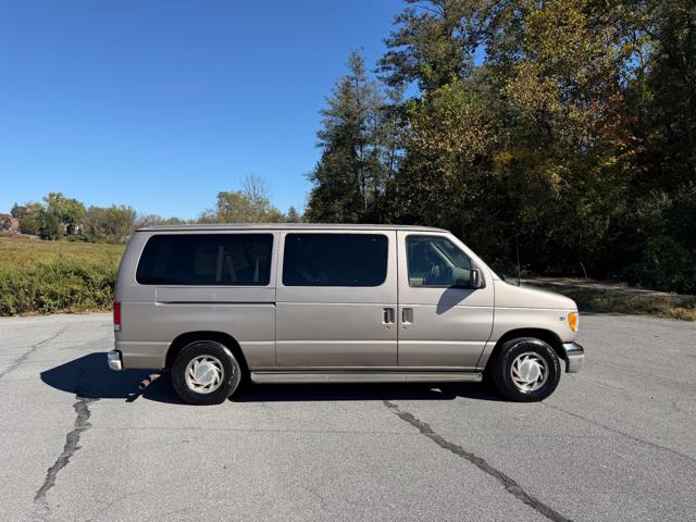 2001 Ford Econoline Wagon E-150 XLT