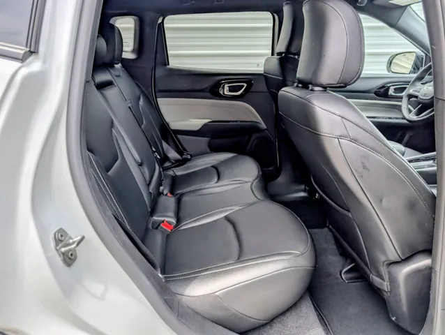 2025 Jeep Compass Limited - Photo 17