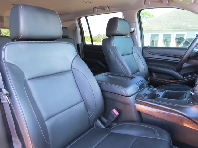 2017 Chevrolet Suburban LT photo 11