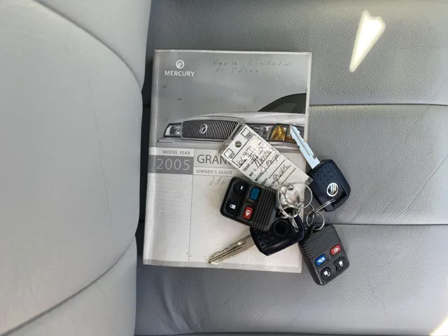 2005 Mercury Grand Marquis LS photo 3