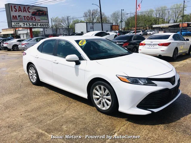 2018 Toyota Camry LE's photo