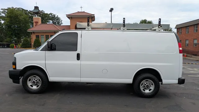 2021 GMC Savana 2500's photo