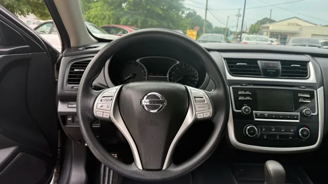 2017 Nissan Altima S - Photo 25