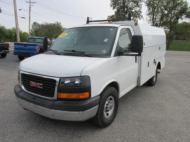 2006 GMC Savana's photo