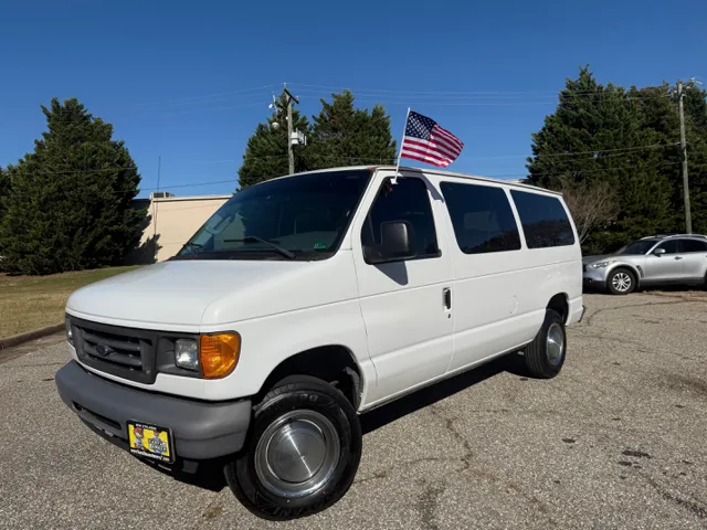 2006 Ford Econoline Wagon's photo