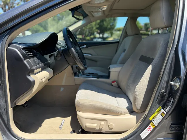 2014 Toyota Camry SE Hybrid - Photo 14