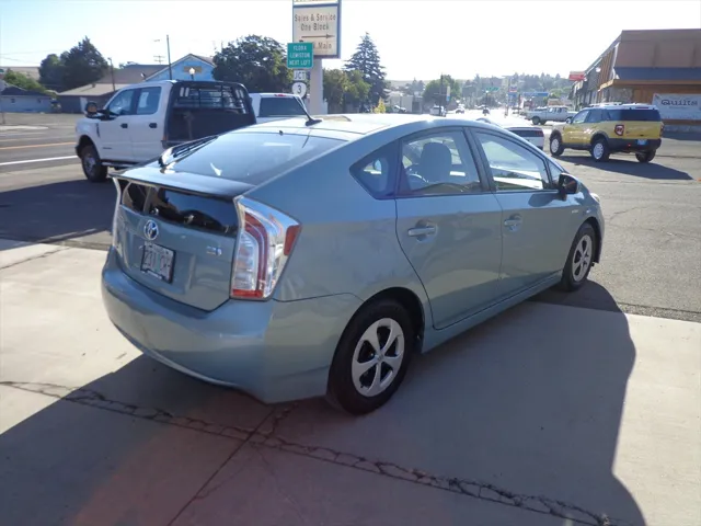 2015 Toyota Prius photo 2