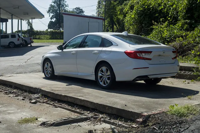 2019 Honda Accord LX - Photo 4