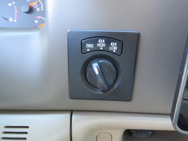 2004 Ford F-250 Lariat photo 13