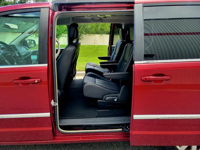 2015 Chrysler Town & Country Touring - Photo 6