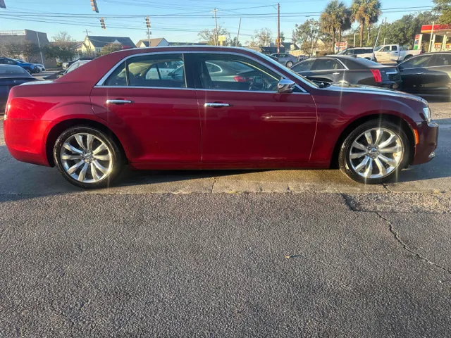 2019 Chrysler 300 Limited photo 2