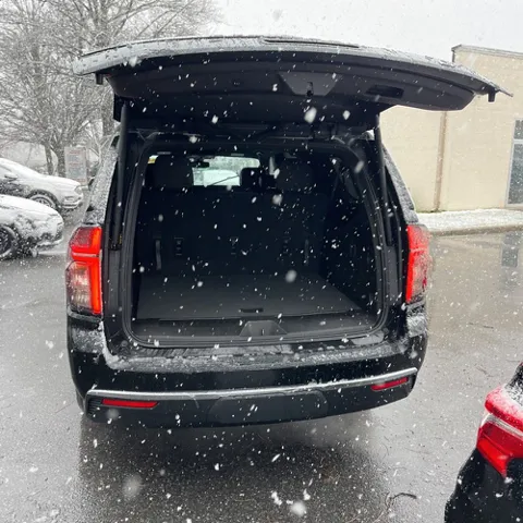 2021 Chevrolet Suburban LT - Photo 11