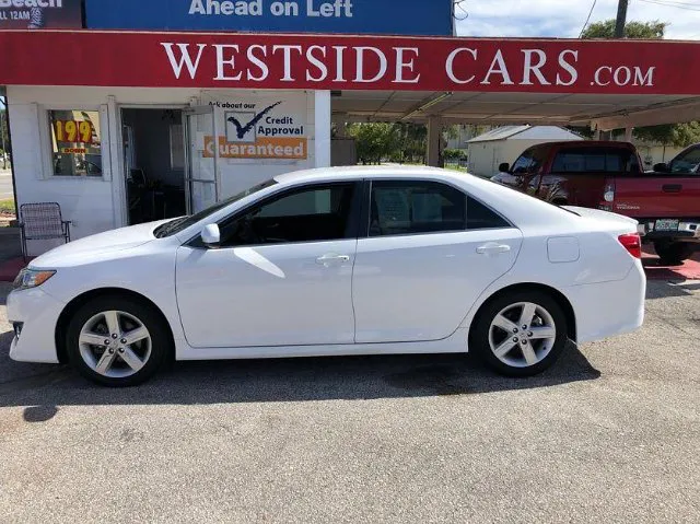 2014 Toyota Camry SE's photo