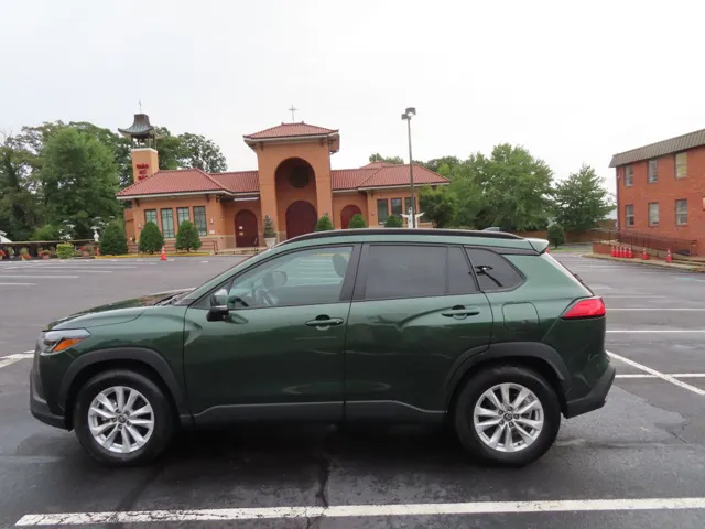 2022 Toyota Corolla Cross LE's photo