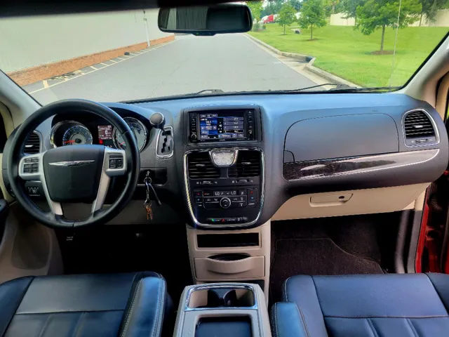2015 Chrysler Town & Country Touring - Photo 15
