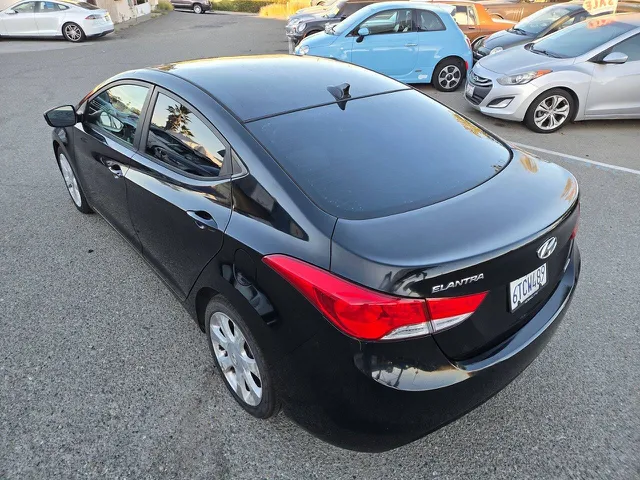 2012 Hyundai Elantra Limited - Photo 17