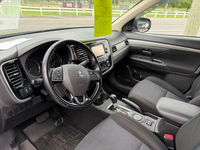 2016 Mitsubishi Outlander SE - Photo 7