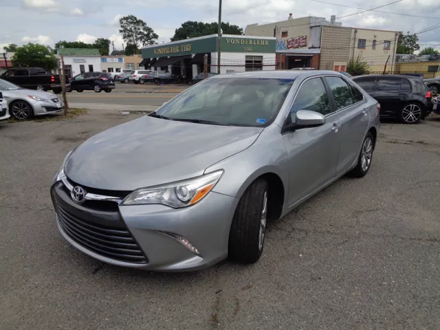 2016 Toyota Camry XLE FWD photo